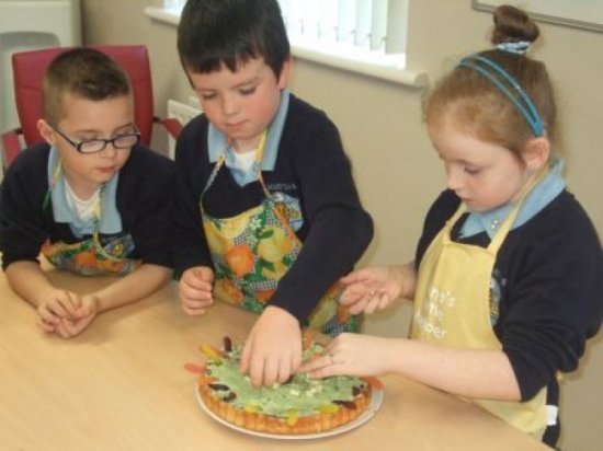 Children making apple tart