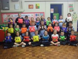 Primary 4 and 5 children make cushions